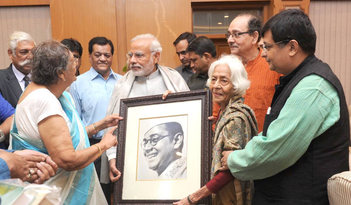 Family members of Netaji Subhas Chandra Bose call on PM