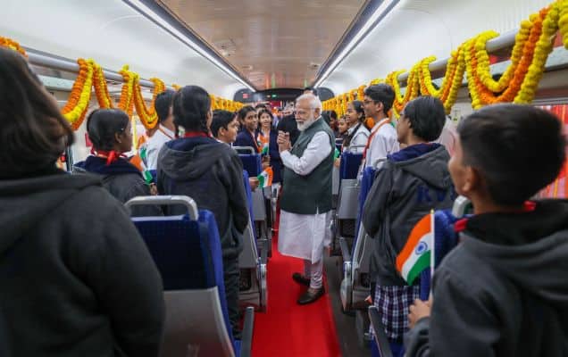 PM Narendra Modi: Hand on shoulder, smile on face and a group of children... watch PM Modi's school in Vande Bharat