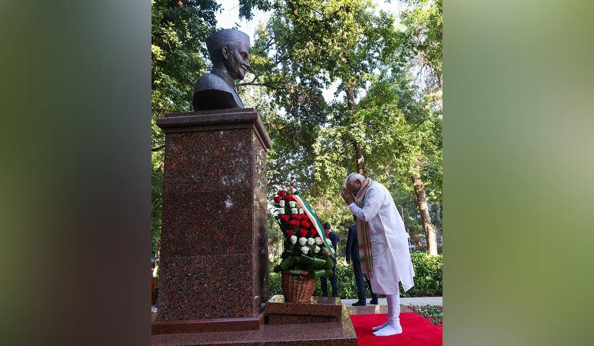 Prime Minister lays wreath at Shastri Memorial and visits Tashkent State University of Oriental Studies