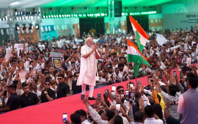 PM Modi's ‘Dhurandhar’ Entry In Vadodara As ‘Aari Aari’ Plays During Arrival 