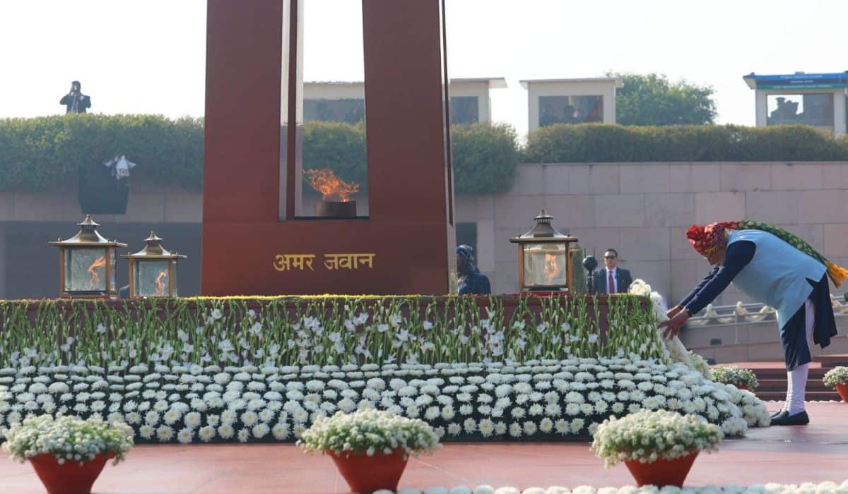 Prime Minister pays tributes to brave soldiers at Rashtriya Samar Smarak