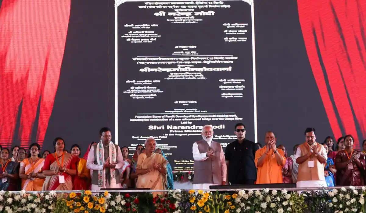 PM Modi participates in Mahila Sammelan  and launches multiple development projects in Varanasi