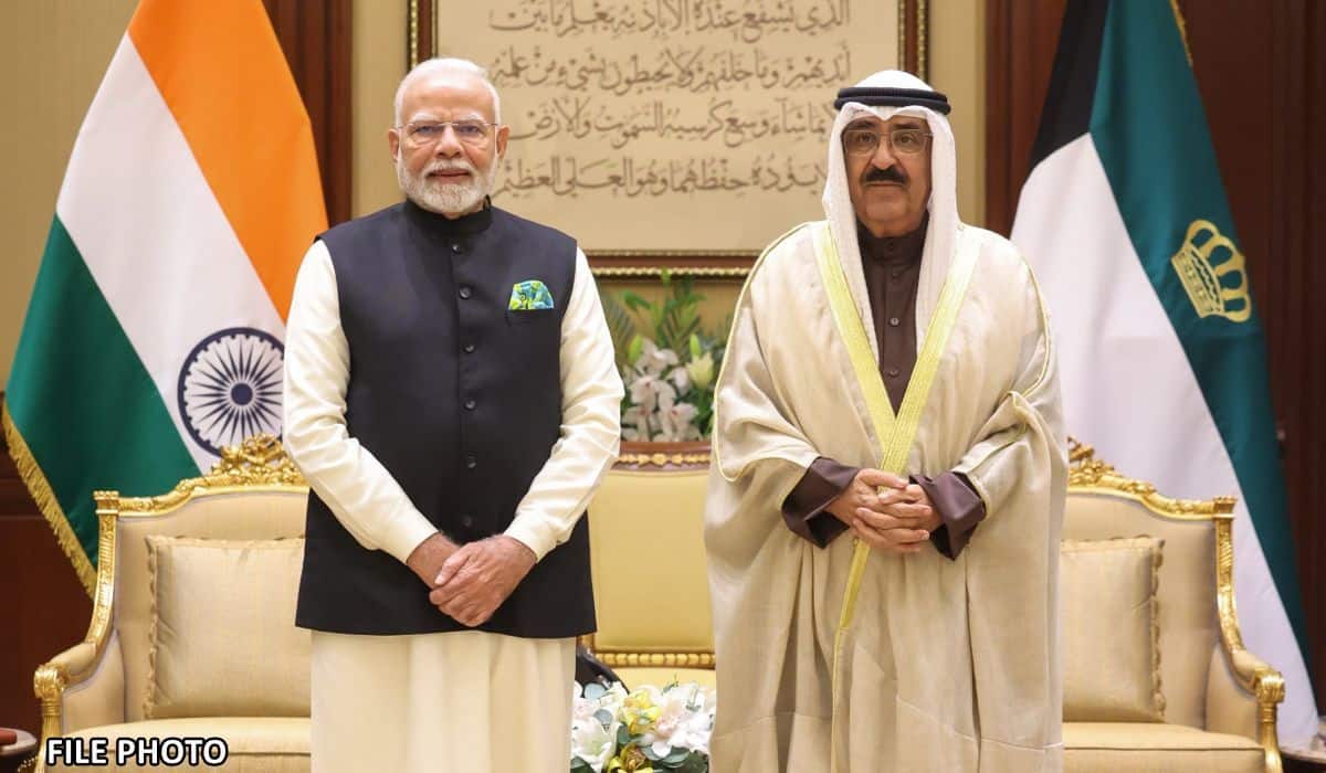 Prime Minister Shri Narendra Modi speaks with the Amir of Kuwait