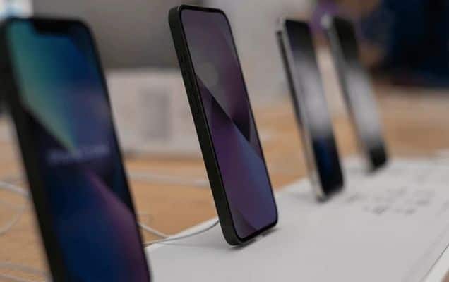 India’s iPhone exports hit $23 billion in 2025 as smartphones become top export segment