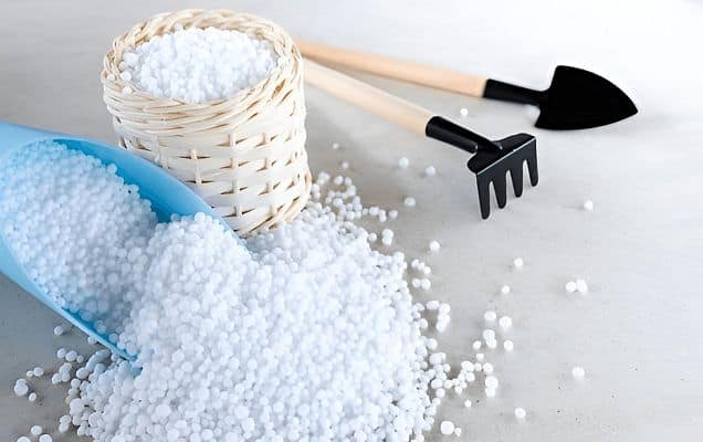 Total Urea stocks currently at 61.14 LMT, up from 55.22 LMT in March 2025