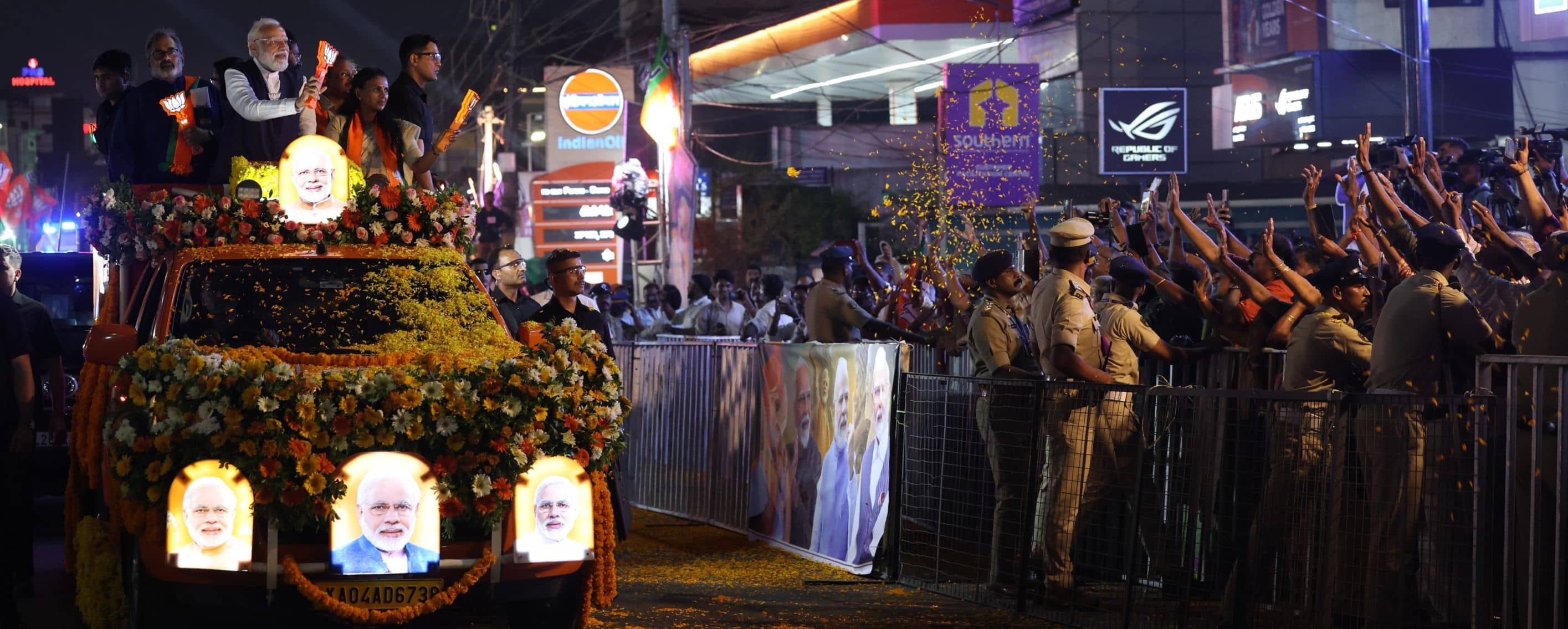 MASSIVE turnout during PM Modi's Thiruvananthapuram roadshow, strong support for NDA’s inclusive governance