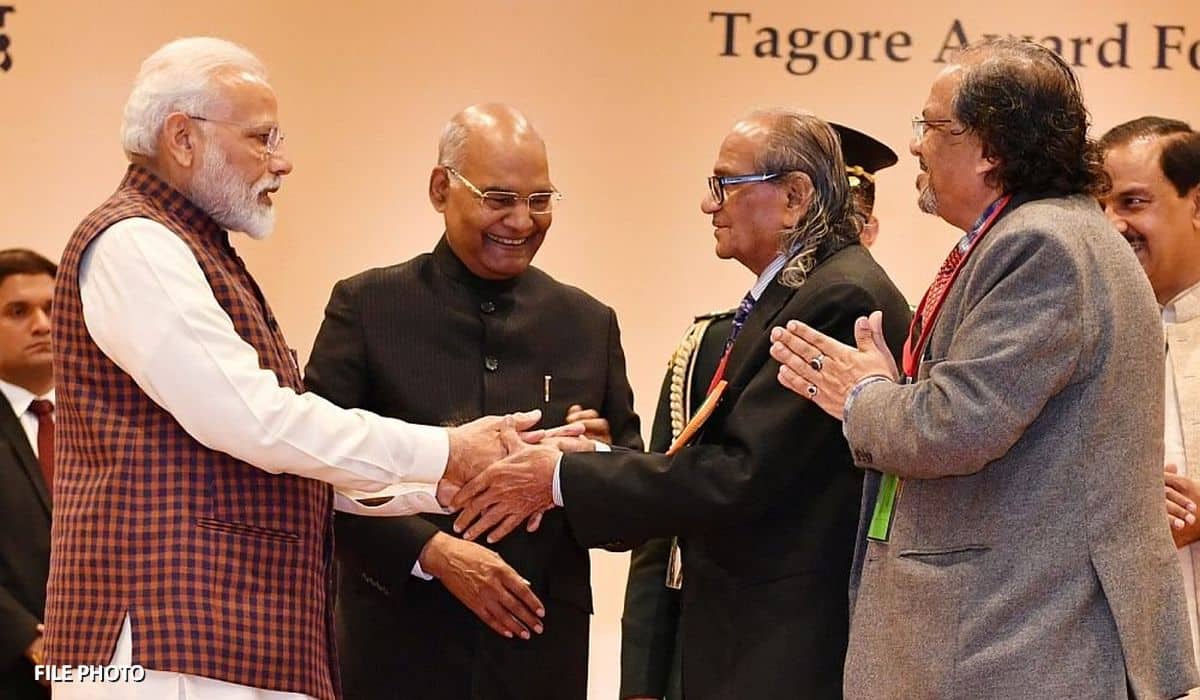 Prime Minister expresses grief over the passing of renowned sculptor Shri Ram Sutar Ji