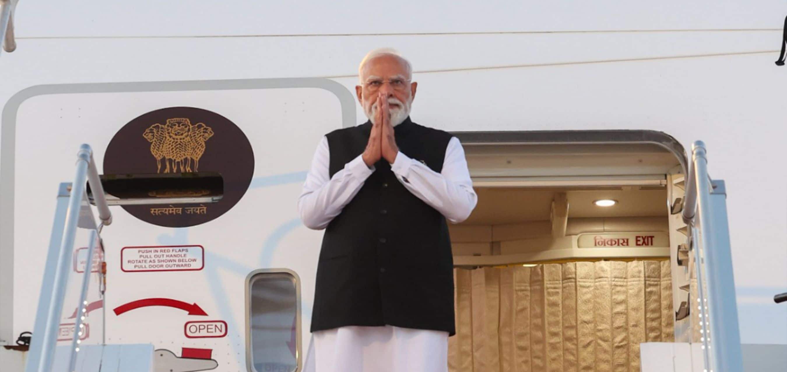 પીએમ મોદી પેરિસ પહોંચ્યા
