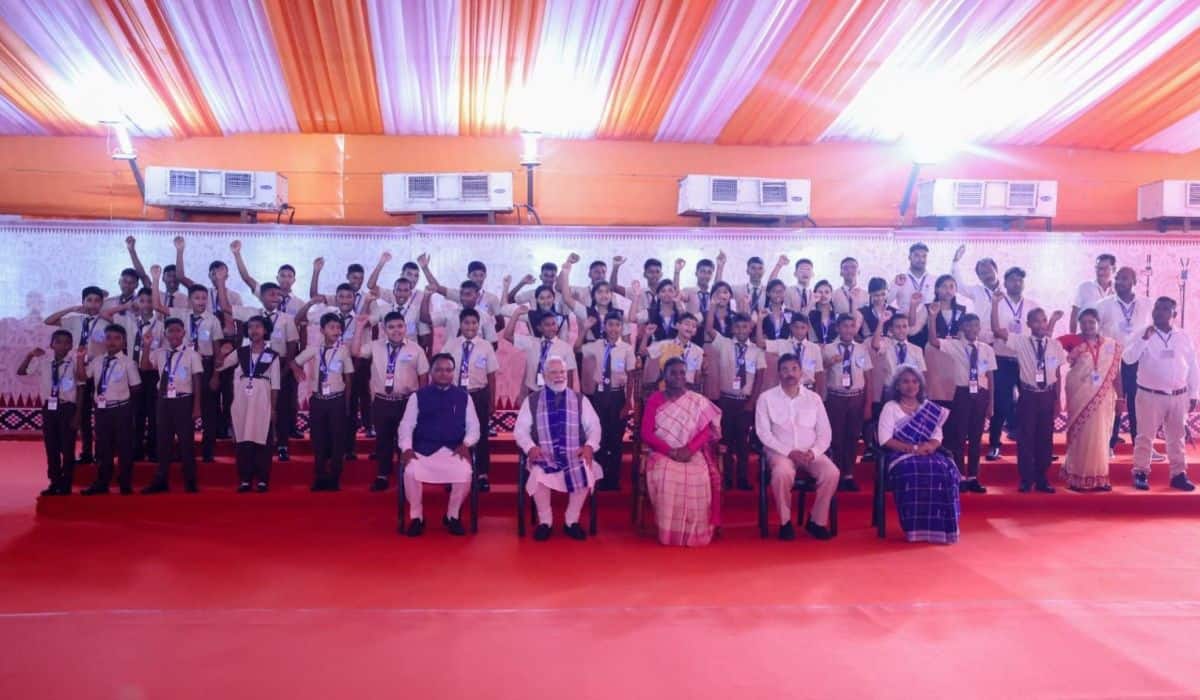 Prime Minister visits school in Pahadpur village, highlights efforts to improve educational infrastructure