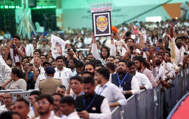 ‘Modiji, Aap Ka Aura Hi Alag Hai’: Gen Z ‘Friends’ Click With PM At Vadodara Event