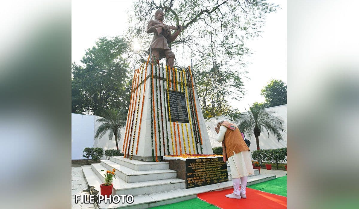 PM pays tribute to the great freedom fighter Mangal Pandey on his birth anniversary