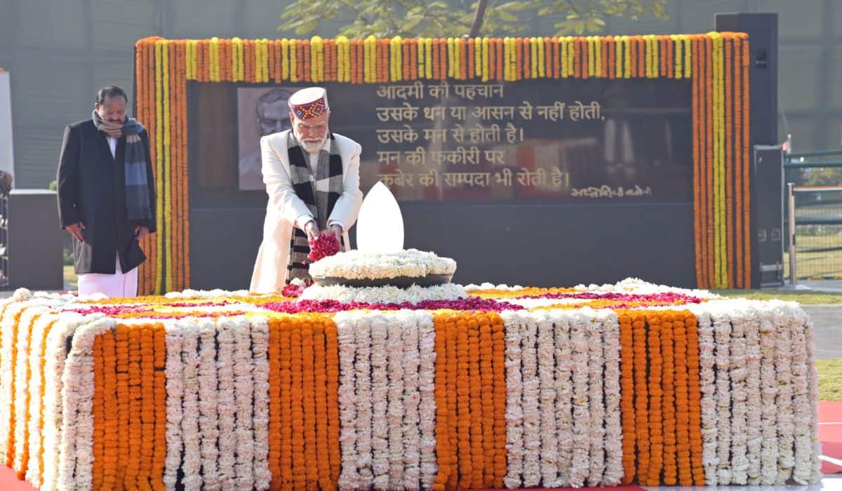 Prime Minister pays tributes to Shri Atal Bihari Vajpayee ji at ‘Sadaiv Atal’