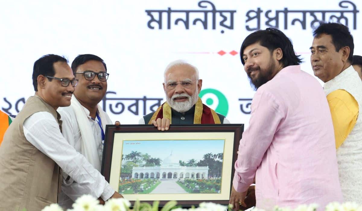 PM Modi rallies in Alipurduar, West Bengal with a resounding Call to Action PM Modi rallies in Alipurduar, West Bengal with a resounding Call to Action