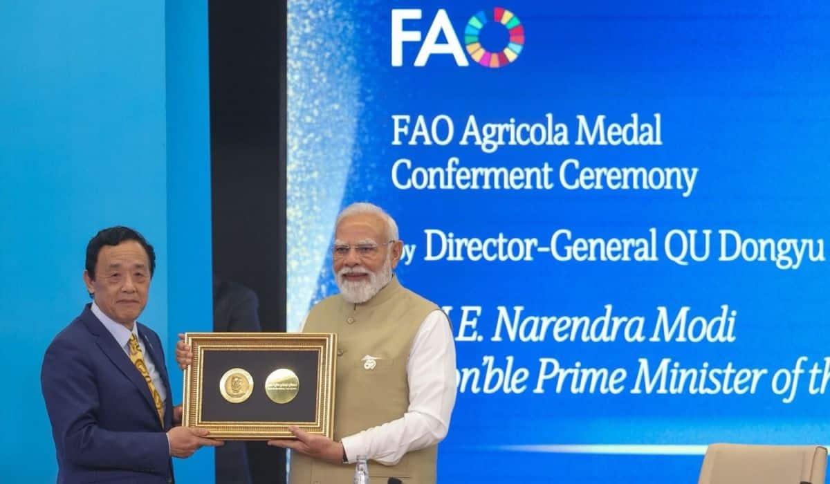 Prime Minister receives Agricola Medal from the Food and Agriculture Organization (FAO) of the United Nations in Rome