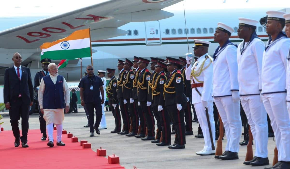 PM Modi arrives in Seychelles to a warm welcome