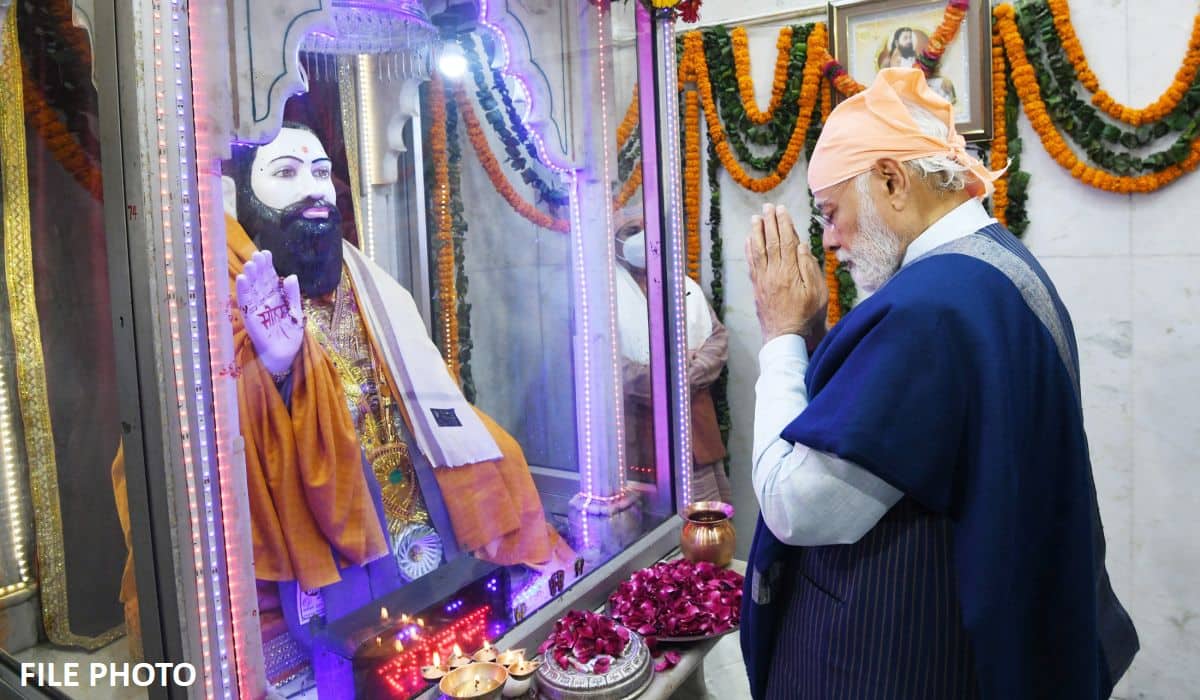 Prime Minister pays homage to the great saint Shri Guru Ravidas Maharaj ji