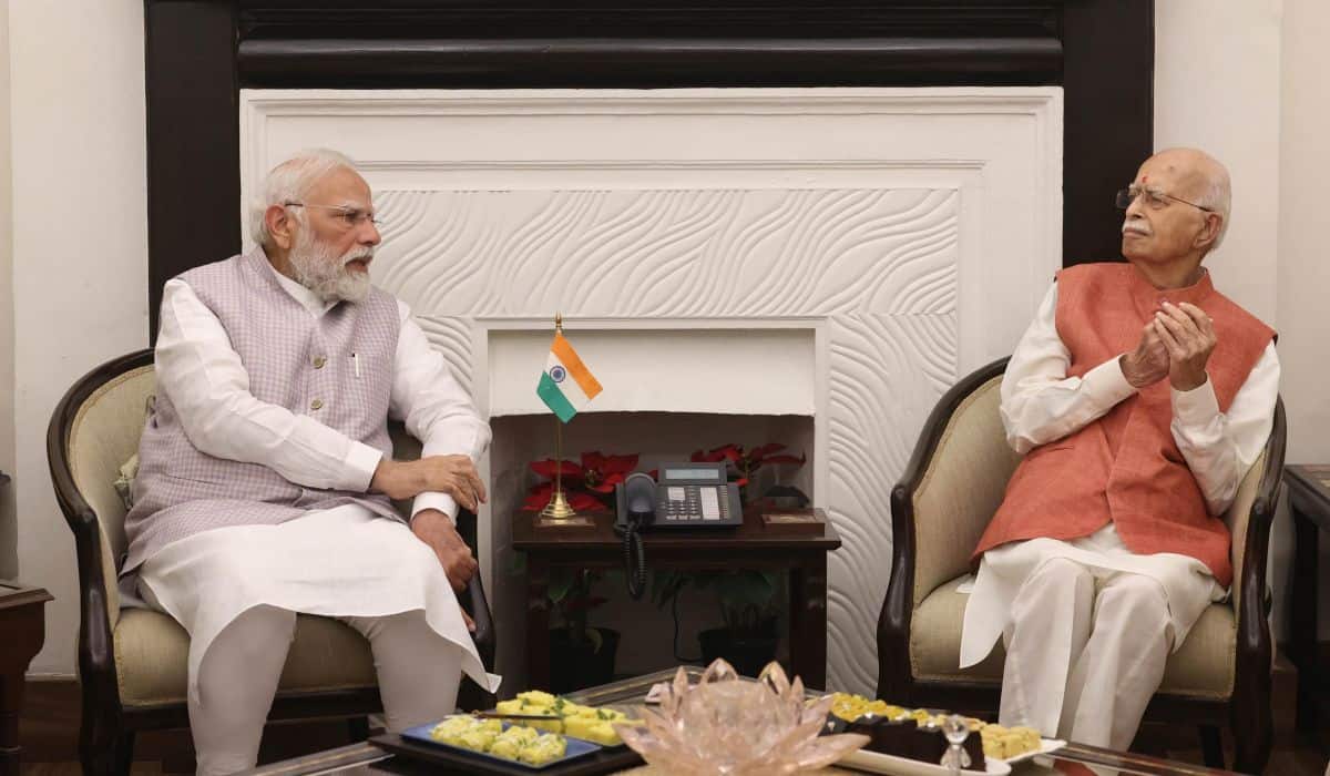 ശ്രീ എൽ.കെ.അദ്വാനി ജിയുടെ ജന്മദിനത്തിൽ അദ്ദേഹത്തെ സന്ദർശിച്ച് പ്രധാനമന്ത്രി