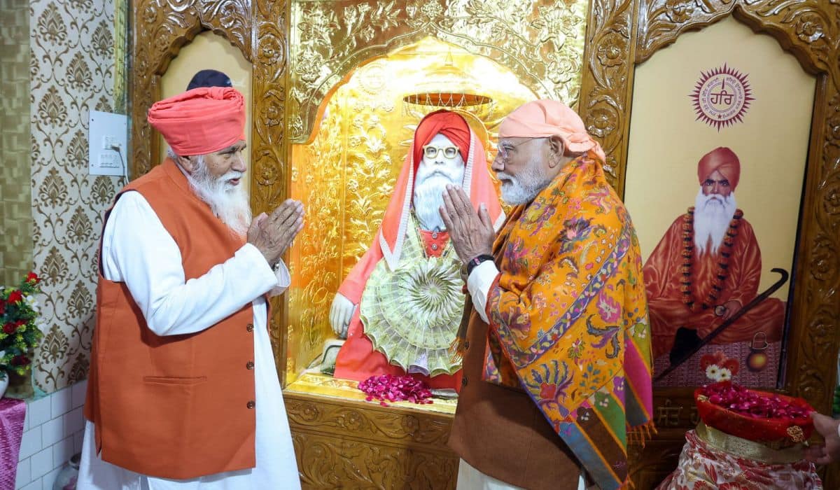 Prime Minister visits Dera Sachkhand Ballan