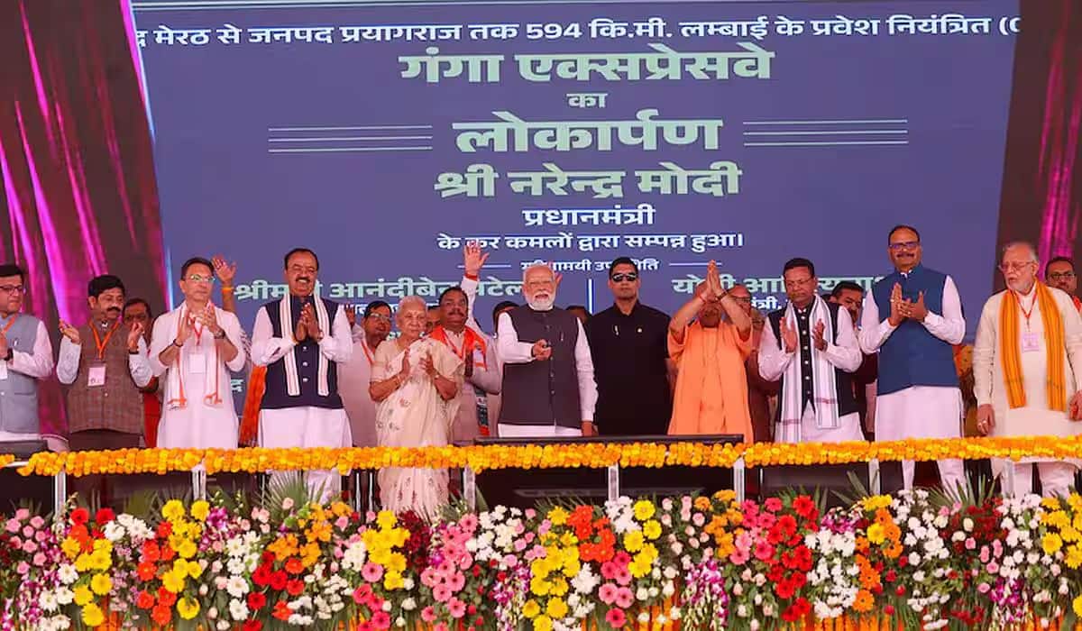 Prime Minister Shri Narendra Modi Inaugurates 594-km long Access-Controlled Greenfield Ganga Expressway in Hardoi, Uttar Pradesh