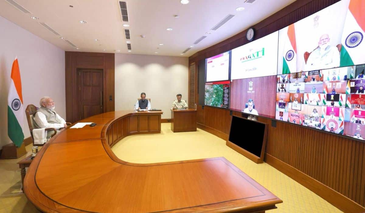 PM chairs 52nd PRAGATI Meeting