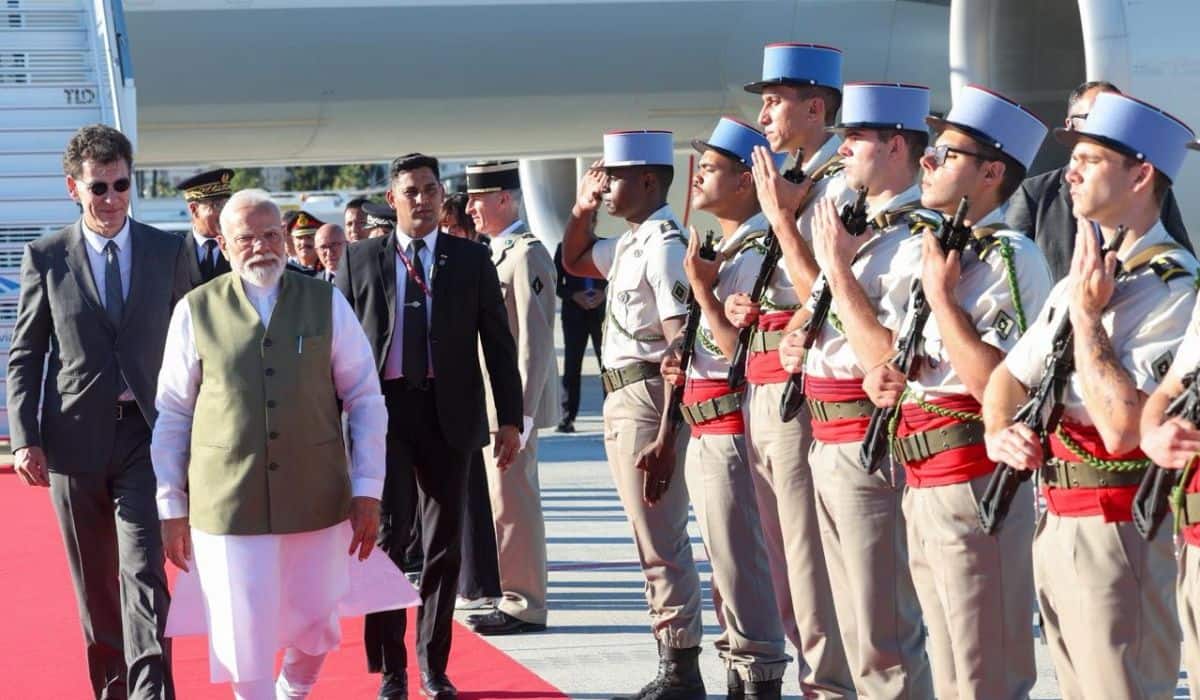PM Modi arrives in France