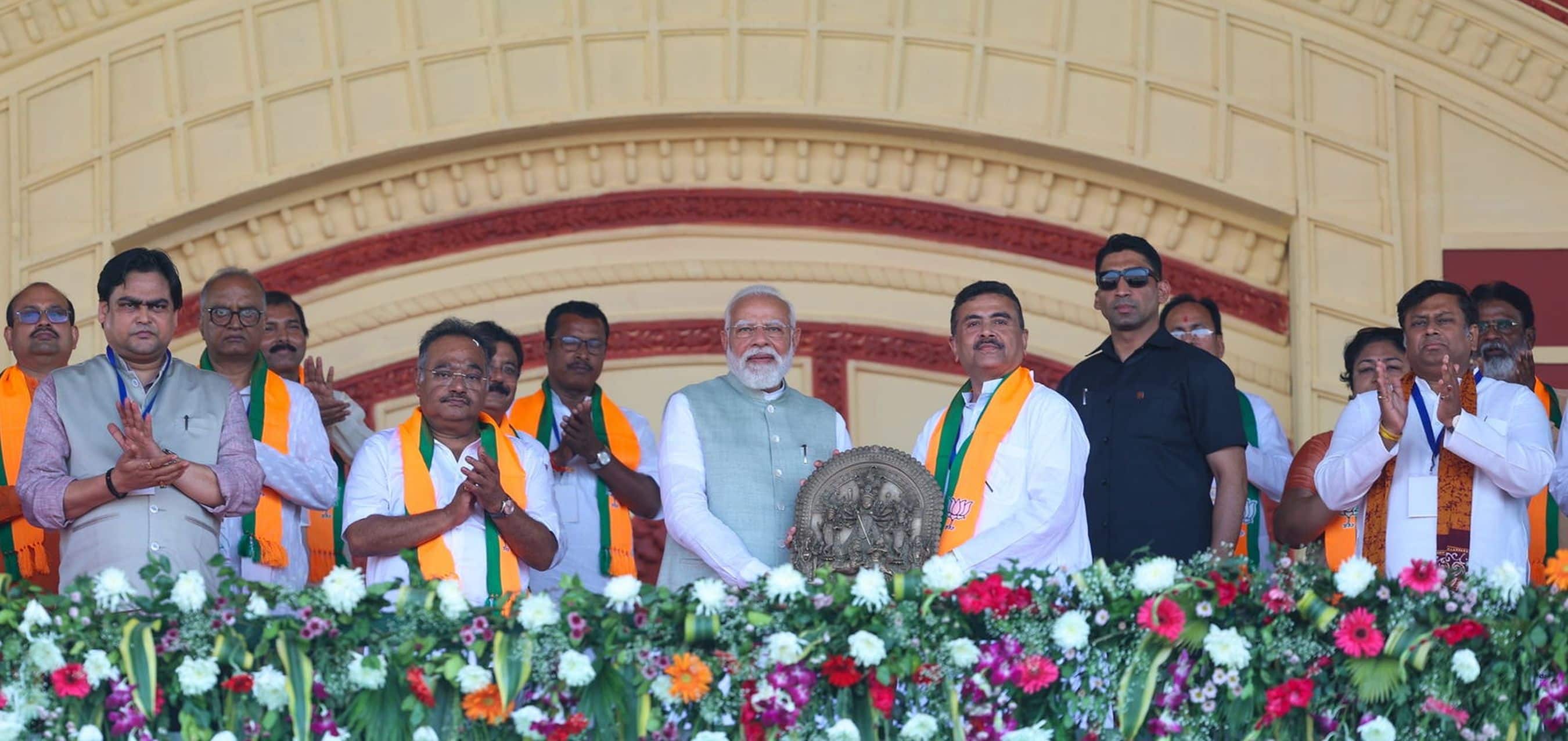 PM Modi’s fiery speech electrifies the crowd in Kolkata