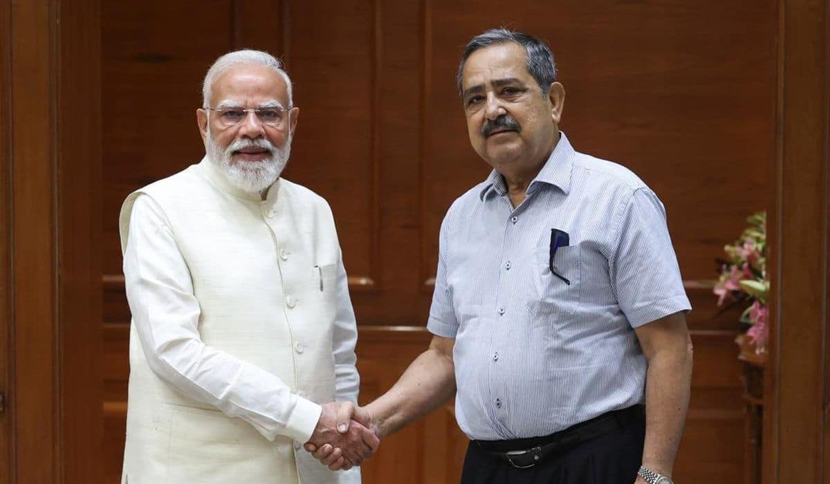 Shri Ashok Kumar Lahiri meets the Prime Minister