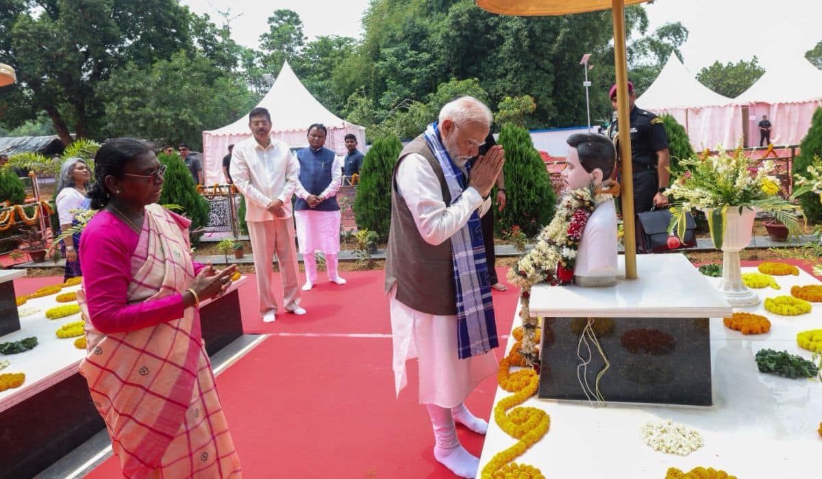 Prime Minister pays floral tributes at Samadhi Sthal of members of President Droupadi Murmu’s family in Pahadpur
