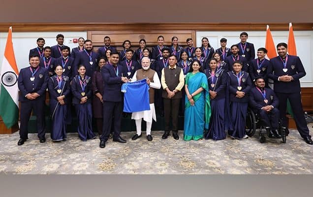 Jo khelega woh khilega, always cheer for Bharat: PM Modi meets India's CWG medallists 