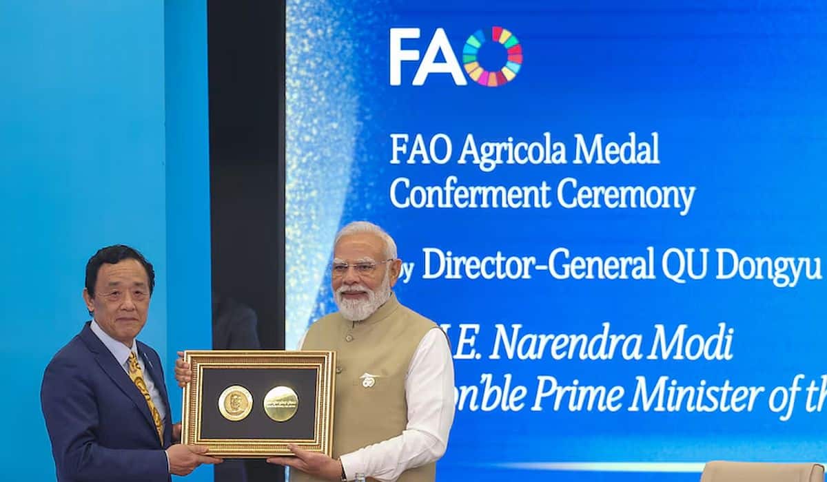 Prime Minister receives Agricola Medal from the Food and Agriculture Organization (FAO) of the United Nations in Rome