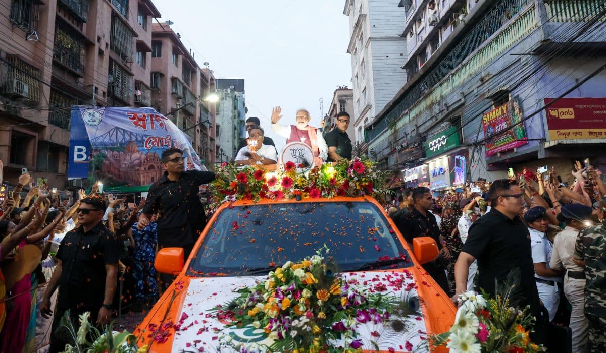 ಪ್ರಧಾನಿ ಮೋದಿಯವರ ಹೌರಾ ರೋಡ್ ಶೋನಲ್ಲಿ ಭಾರಿ ಜನಸ್ತೋಮ ಪಶ್ಚಿಮ ಬಂಗಾಳದಲ್ಲಿ ಬಿಜೆಪಿಗೆ ದಾಖಲೆಯ ವಿಜಯವನ್ನು ಸೂಚಿಸುತ್ತದೆ