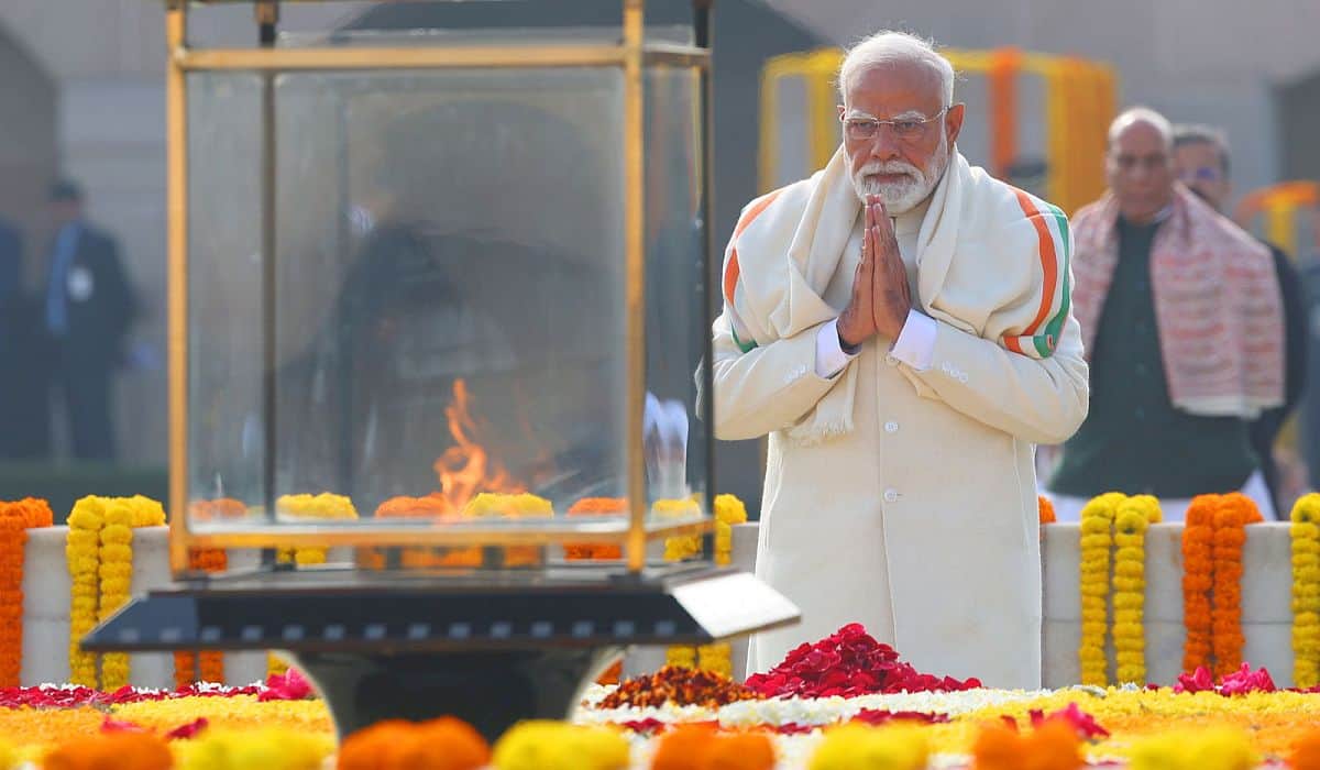 Prime Minister pays homage to Father of the Nation, Mahatma Gandhi at Rajghat