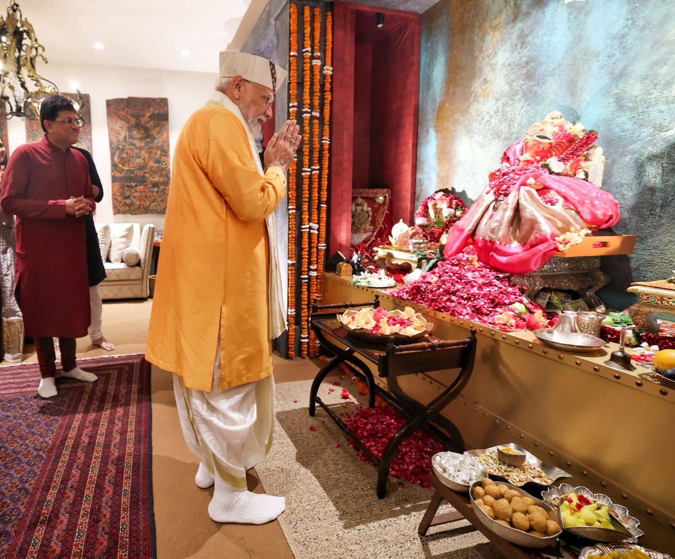 Prime Minister offers prayers to Bhagwan Shri Ganesh during Ganpati Darshan at Union Minister Piyush Goyal’s residence