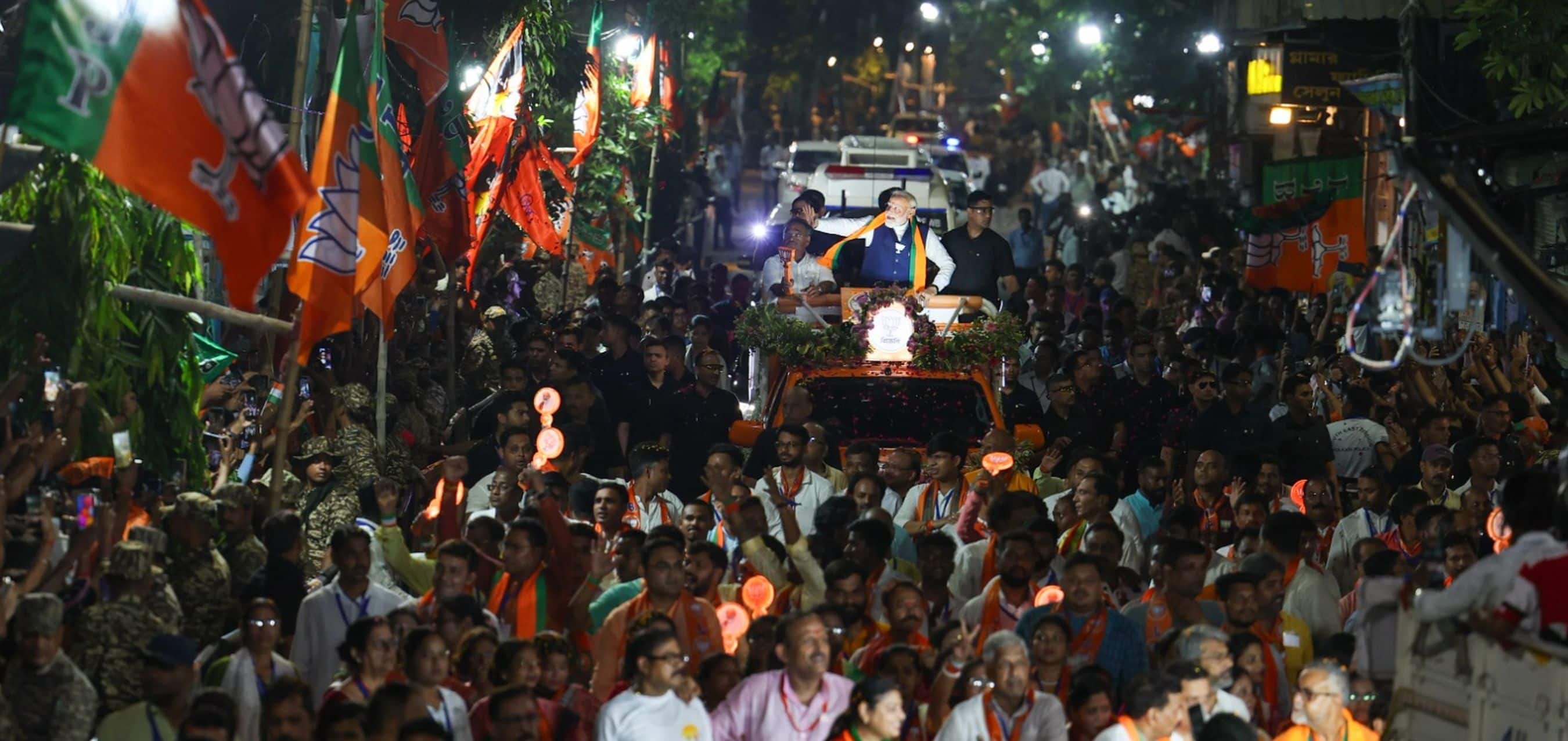 Kolkata erupts in joy during PM Modi’s MEGA roadshow