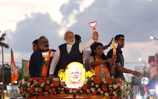 PM Modi draws massive crowds at Thiruvananthapuram roadshow, boosts NDA campaign 