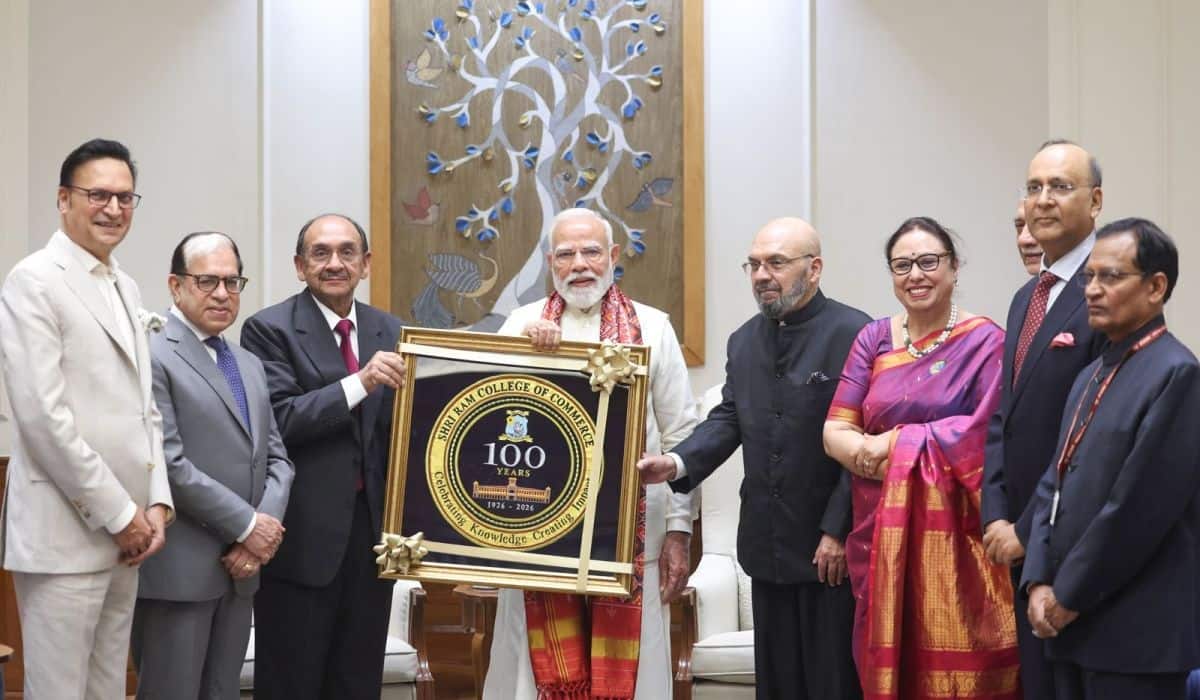Members of the Governing Body of Shri Ram College of Commerce meets the Prime Minister