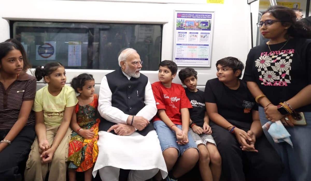 Prime Minister shares moments from his metro journey to and from the SRCC programme
