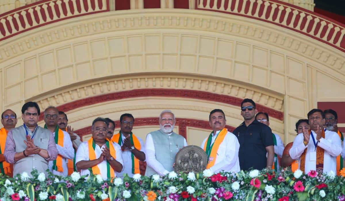 पीएम मोदी ने कोलकाता में विशाल जनसभा को संबोधित किया