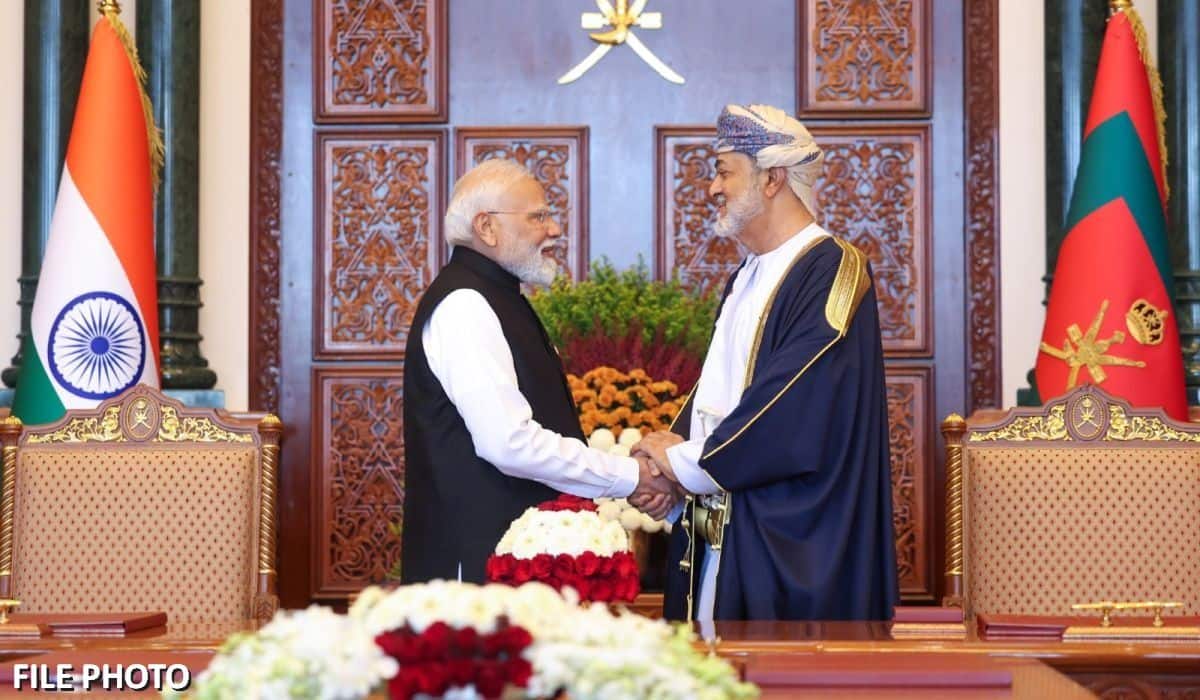 Prime Minister Speaks with Sultan of Oman