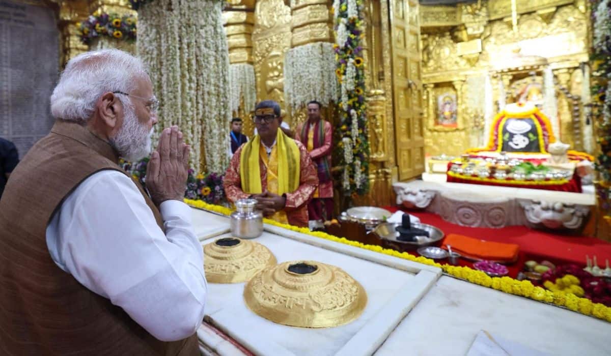 Prime Minister performs Mahapuja and Kumbhabhishek at the Somnath Temple, Gujarat