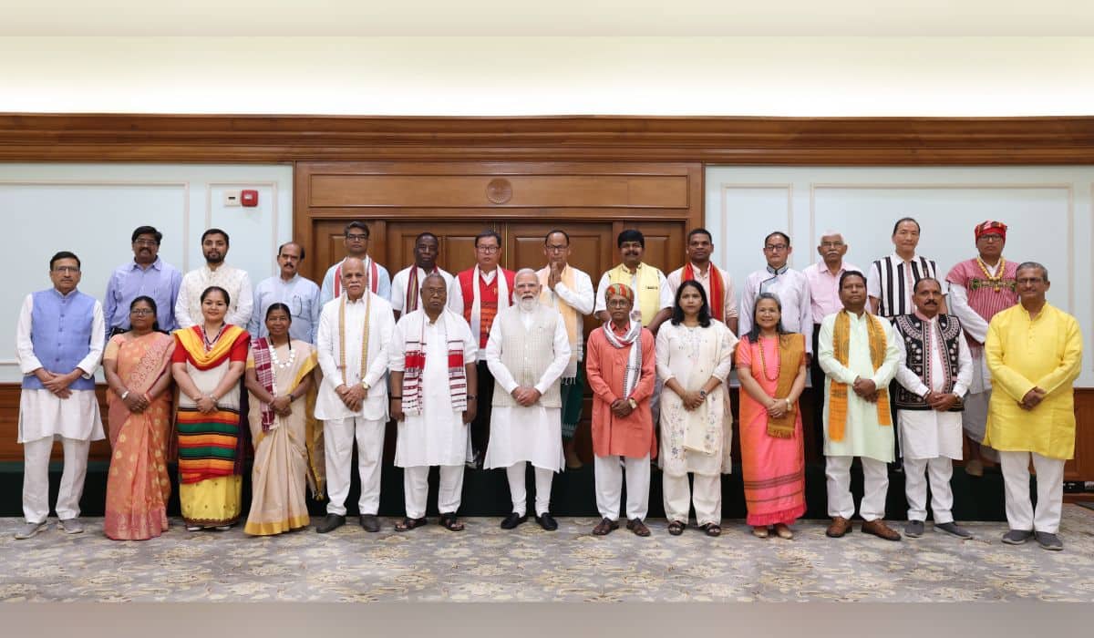 Prime Minister Narendra Modi meets representatives of Janjati Suraksha Manch