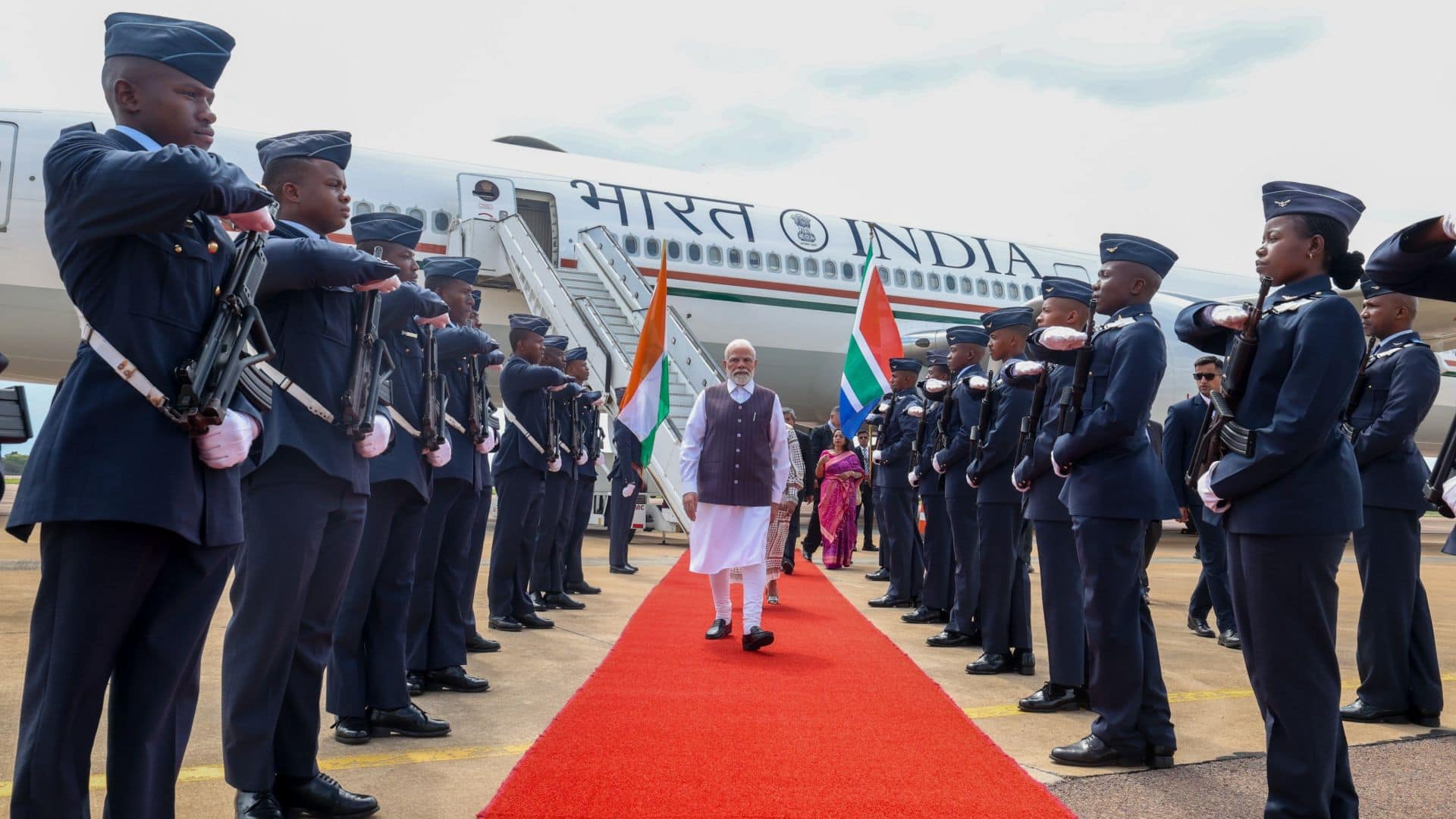 ஜி20 உச்சிமாநாட்டில் பங்கேற்க தென்னாப்பிரிக்காவின் ஜோகன்னஸ்பர்க் வந்தடைந்தார் பிரதமர் மோடி 