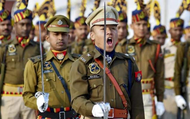 Gallantry medals for 982 servicemen