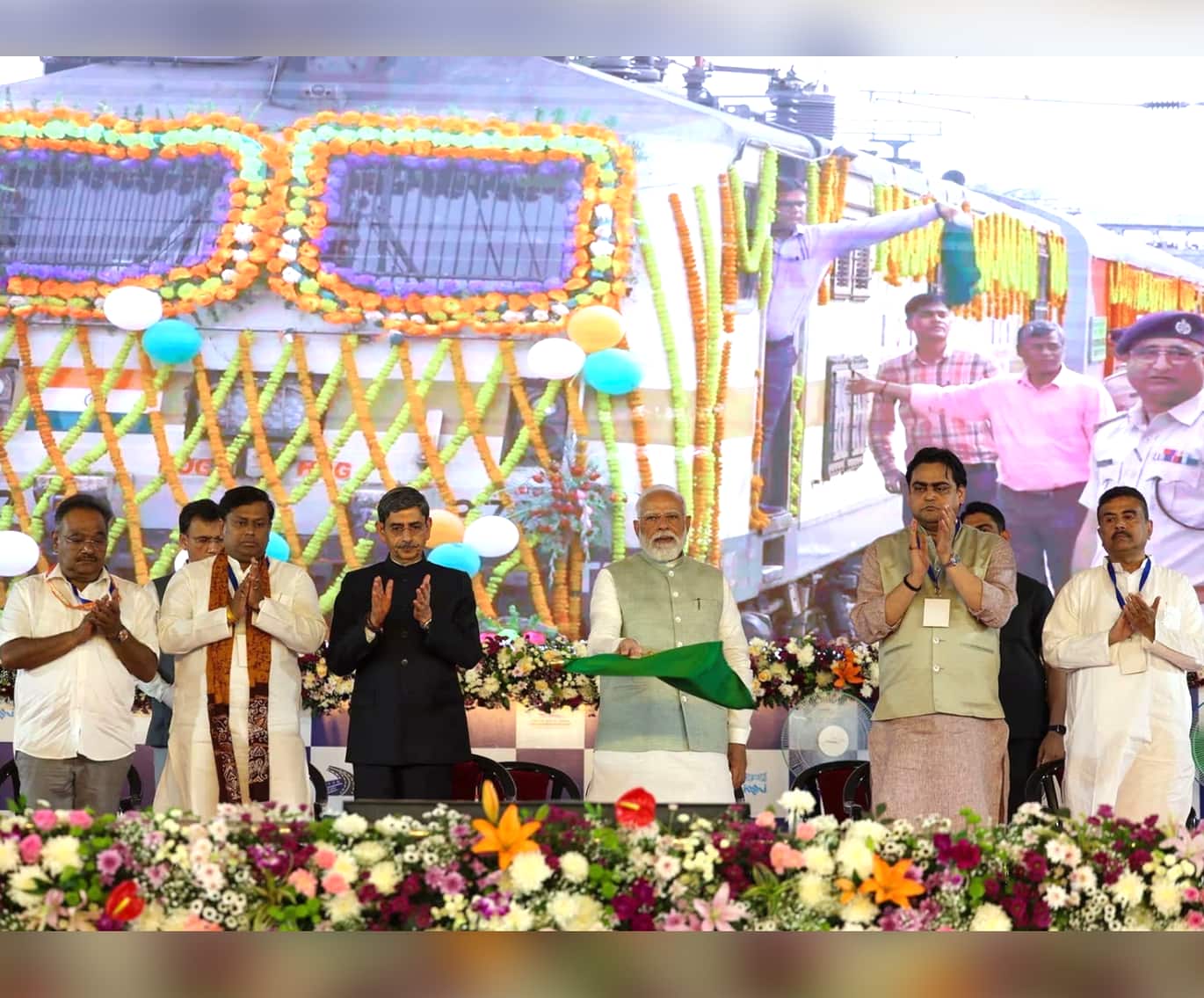 PM Modi lays foundation stone, inaugurates various development works worth Rs.18,700 crore in Kolkata, West Bengal