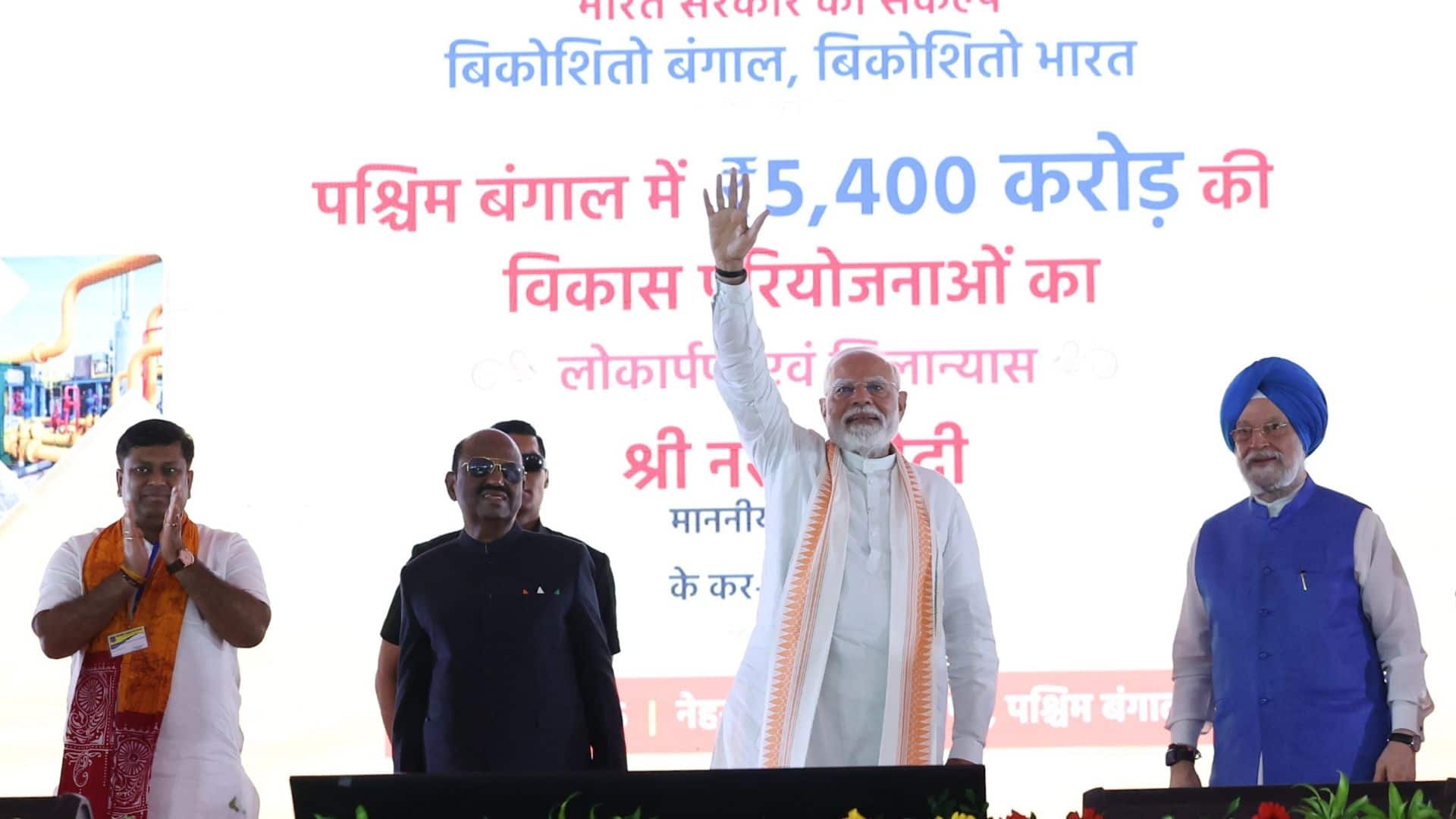 पीएम मोदी ने प.बंगाल के दुर्गापुर में ₹5400 करोड़ से अधिक के कई प्रोजेक्ट्स शुरू किए 