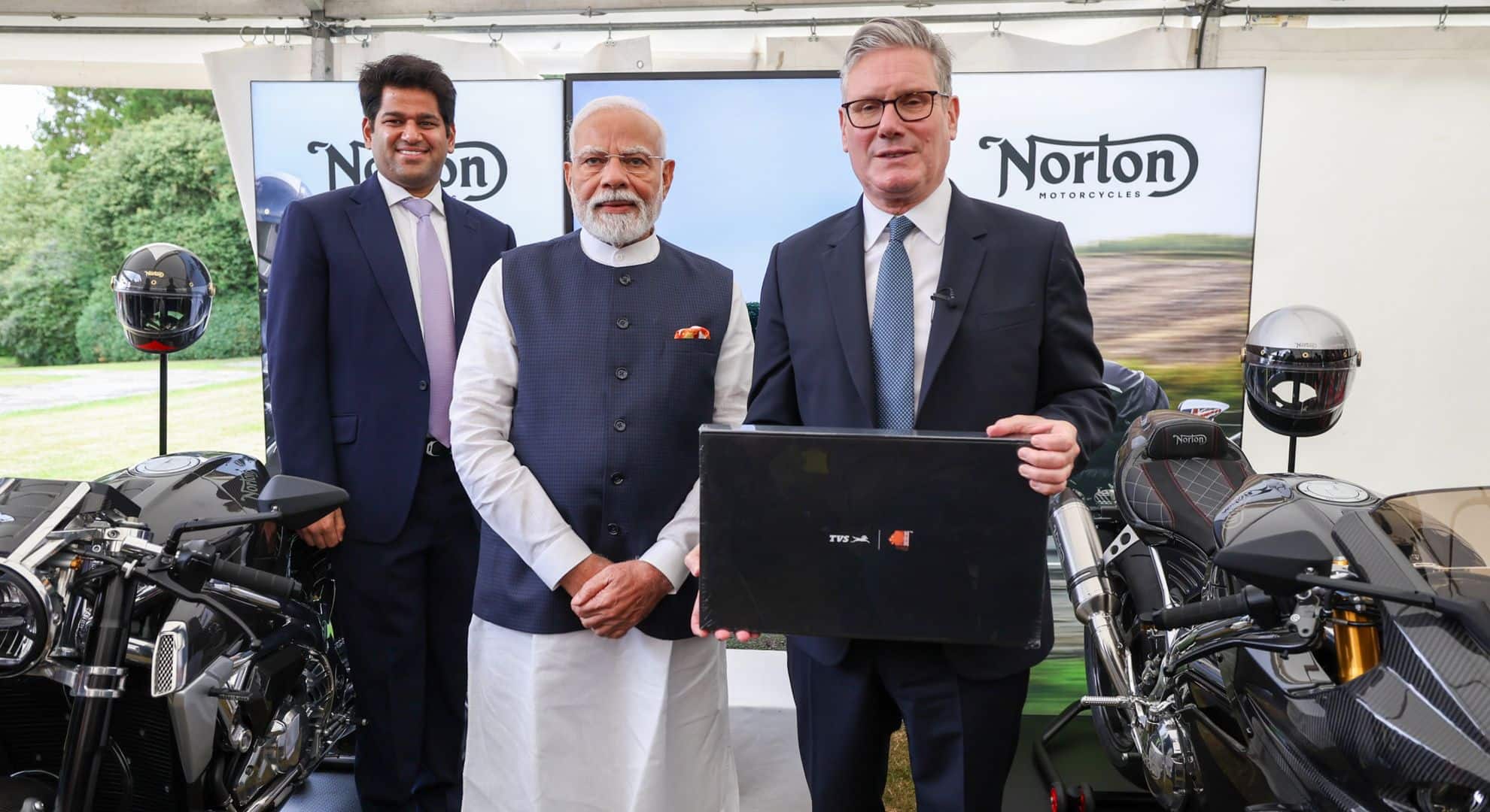 PM Modi and Prime Minister of the United Kingdom meet with Indian and UK business leaders