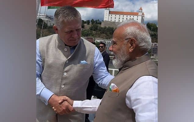 Twinning In Slovakia: Robert Fico Sports Gray-Coloured Jacket Gifted By PM Modi