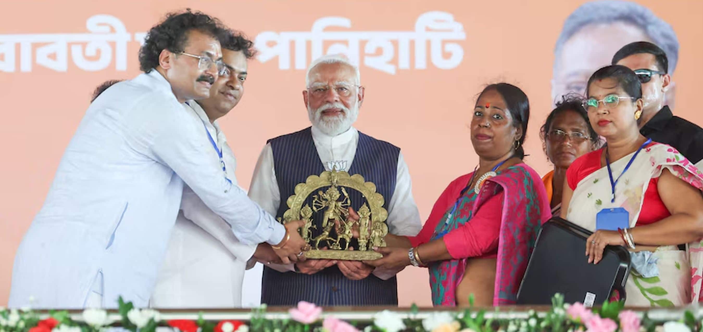 PM Modi ignites Dum Dum and Jadavpur with fiery addresses