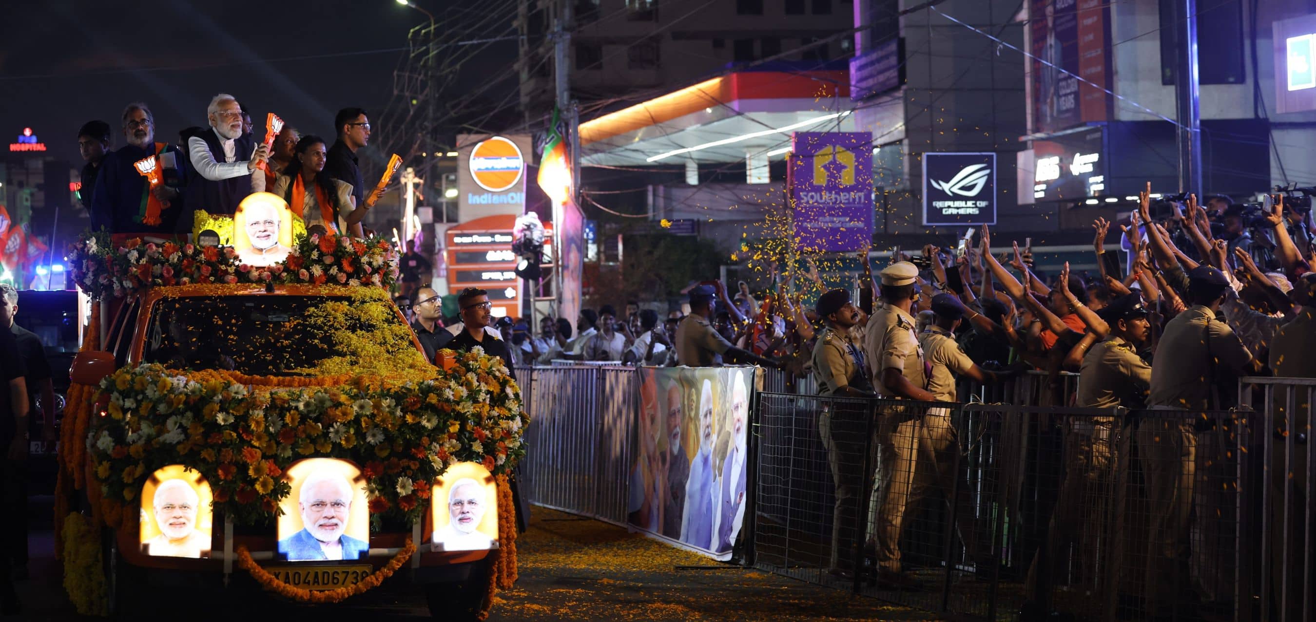 MASSIVE turnout during PM Modi's Thiruvananthapuram roadshow, strong support for NDA’s inclusive governance