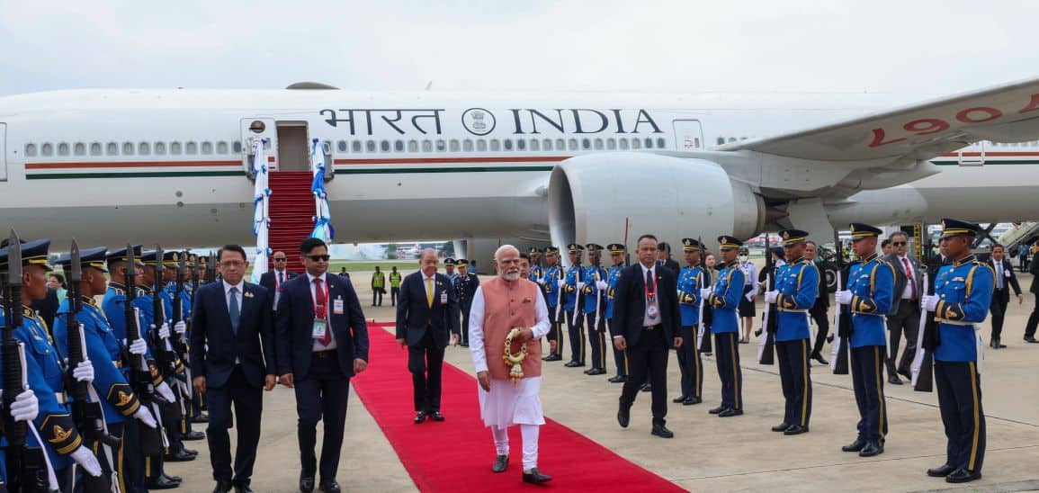 पीएम मोदी थाईलैंड के बैंकॉक पहुंचे